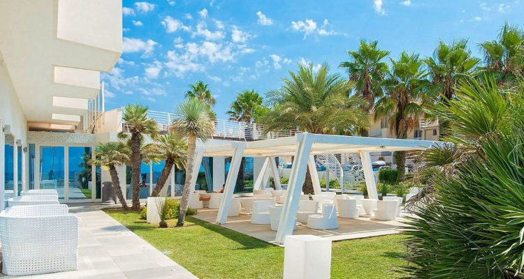 AH CLUB ISOLA DI PAZZE