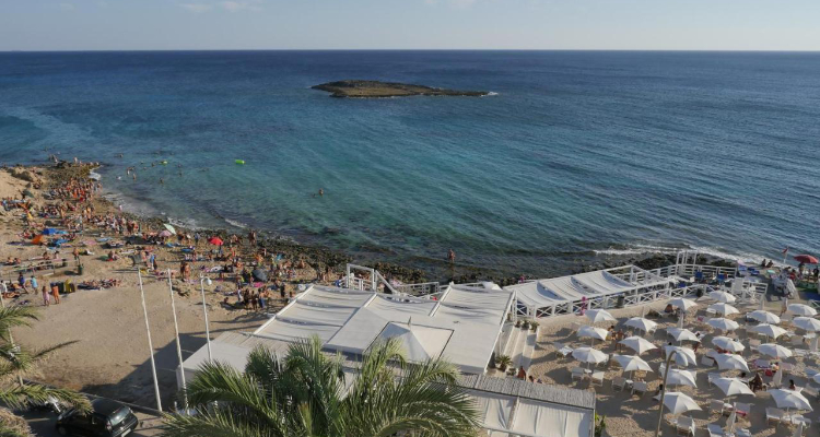 AH CLUB ISOLA DI PAZZE